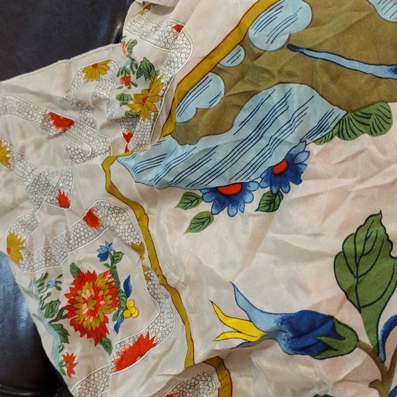 EUC Clinique Makeup Bag and Goodies - Picture 10 of 14